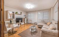 B&B Gijón - Awesome Apartment In Gijn With Wifi And 3 Bedrooms - Bed and Breakfast Gijón