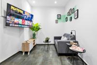 Lively new apt with Bomb Shelter beside the beach M5 - Chambres d’hôtes Tel-Aviv