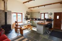 B&B Pen y Clawdd - The Old Dairy - Boutique Countryside Cottage at Harrys Cottages - Bed and Breakfast Pen y Clawdd