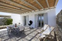 Kallisti Myrtia · Idyllic Holiday Villa - Views, Garden, nr Beach - Chambres d'hôtes Naoussa
