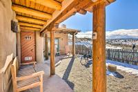 Casita Vacation Rental Near Taos with Patio! - Bed and Breakfast El Prado