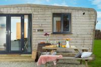 Wheal Amelia- Beautifully Fitted Wooden Lodge Helston Cornwall - Bed and Breakfast Helston