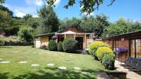 B&B Ryde - 'Monktonmead Lodge' in secluded setting, with private indoor pool. - Bed and Breakfast Ryde