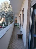 Arona 03 centralissimo ampio bilocale con garage - B&B