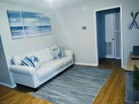 White Sand Getaway steps from Beach - B&B