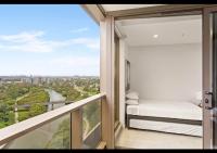 Classy Sleek Two Bedroom Apartment with Expansive River Views in the Heart of Sydney's Second CBD - B&B