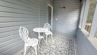 Charming 2 Bedroom 1 Bath Farm Style House - Chambres d’hôtes