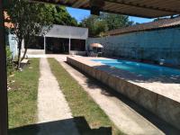 Casa com Piscina em Bertioga bem próxima ao mar com 2 suítes e Internet - B&B