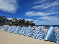 Le Jacaranda-à 2 min de la plage, Hyper Centre de Dinard, vue mer de la fenêtre - B&B