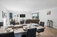 Luxury Apartment with Sea Views - B&B