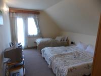 Dreibettzimmer mit eigenem externen Bad