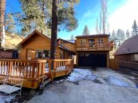 The RobinHood Retreat! A 1 min Walk to SnowPlay! - B&B