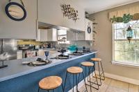 Breezy Heights Townhome Less Than 1 Mi to Beach - B&B Pensacola