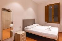 Cozy and Charmin 3BR Apartment Steps By Duomo - B&B Florence