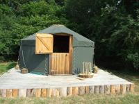 B&B Fernhurst - 'Oak' Yurt in West Sussex countryside - Bed and Breakfast Fernhurst