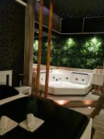 Queen Room with Spa Bath