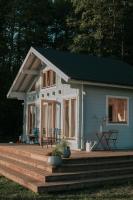 Mereäärne helesinine suvemaja - B&B Tahkuranna