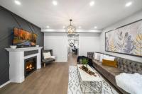 Modern 4 Level home-Game room/Parking/Near Airport - Bed and Breakfast