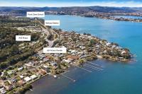 Seaside Cottage with Jetty - B&B Point Clare