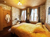Queen Room with Shared Bathroom