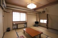 Familiekamer in Japanse Stijl met Gedeelde Badkamer