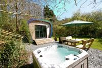 B&B Plymouth - Sunridge EcoPod with Private Hot Tub - Bed and Breakfast Plymouth