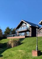 Trevone House with Hot Tub on Retallack Resort - B&B