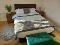 B&B Thamesmead - Lovely Shared 3 Bed Home Near The Thames - Bed and Breakfast Thamesmead