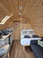 Loch an Eilean Pod Isle of South Uist - Bed and Breakfast Pollachar