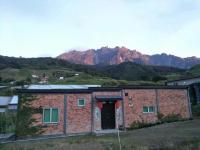 KOMOWANAN HOMESTAY - Bed and Breakfast