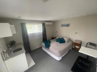 Estudio con cama extragrande