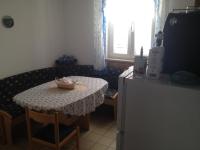 Appartamento con 2 Camere da Letto, Balcone e Vista Giardino