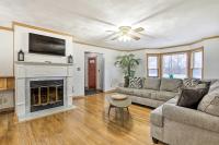 5-Acre Vacation Home with Woods and Hiking Ground - Bed and Breakfast