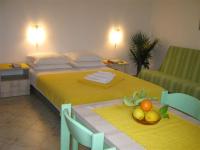 Studio (3 Adults)