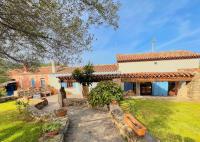 ISS Travel, Li Funnesi House - with private garden, air-condition and two bathrooms - B&B