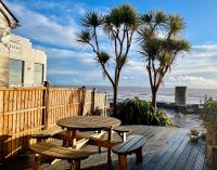 One Long Entry with Terrace Bay View - B&B