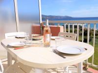 Studio au bord de l'eau avec terrasse et ménage inclus - FR-1-251-307 - B&B Le Lavandou