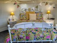 B&B Louth - Bramble Lodge Glamping - Bed and Breakfast Louth