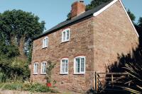 B&B Hereford - Pump Cottage - Cosy Herefordshire Cottage - Bed and Breakfast Hereford