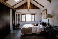 B&B Yellingbo - Luxury Yarra Valley Vineyard Log Cabin - Bed and Breakfast Yellingbo