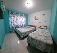 Dreibettzimmer mit Gemeinschaftsbad