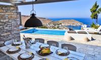 Luxurious & Stylish villa with a swimming pool, sea and sunset view. - Bed and Breakfast Ioulida