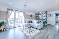 B&B Formby - Stunning 2 Bed Apt By Greenstay Serviced Accommodation - Perfect For SHORT & LONG STAYS - Couples, Families, Business Travellers & Contractors All Welcome - 7 - Bed and Breakfast Formby