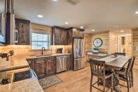 Greers Ferry Home on 40 Acres 1/4 Mi to Lake! - B&B Fairfield Bay