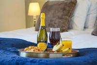 Aylesbury House with Free Parking, Super-Fast Wifi and Smart TV with Netflix by Yoko Property - Chambres d'hôtes Aylesbury