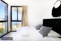 Duplex Apartment with Hot Tub and Private Rooftop (39)
