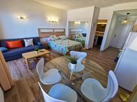 Estudio con vistas al mar 8