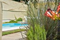 CASA MENDIOLA, con patio privado y jardín y pileta COMPARTIDA con anfitrión en Chascomús, cerca de la Laguna - B&B Chascomús