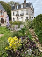 LE CHATEAU DE MONTHUREUX LE SEC - B&B