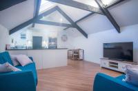 The Penthouse At The Mews - 2 Bedroom Apartment - Tenby - B&B